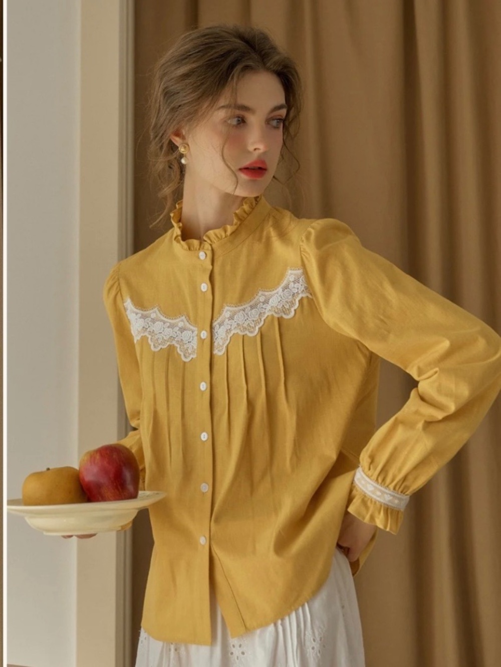 KITTY WAVY STAND COLLAR LACE BLOUSE